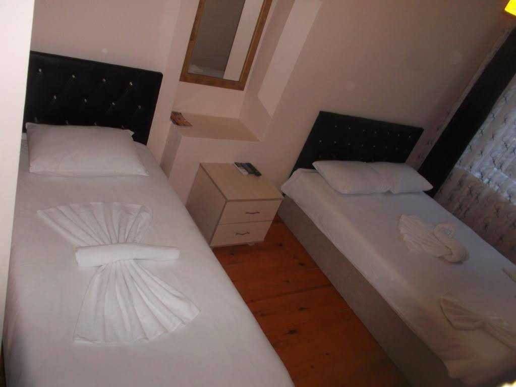 Konut Wooden House Hotel Istanbul Eksteriør billede